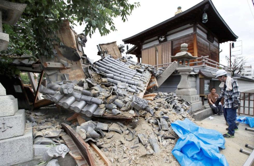 Al menos 4 muertos y más de 300 heridos en un terremoto en Japón