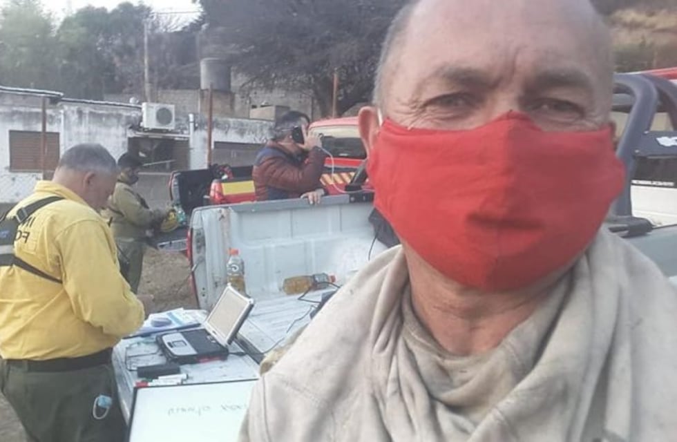 Carlos Paz: el emotivo homenaje de una joven a su papá bombero y el reclamo que hace por todos ellos