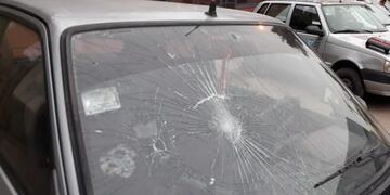 Desconocidos atacaron el vehículo de un concejal de Libertador