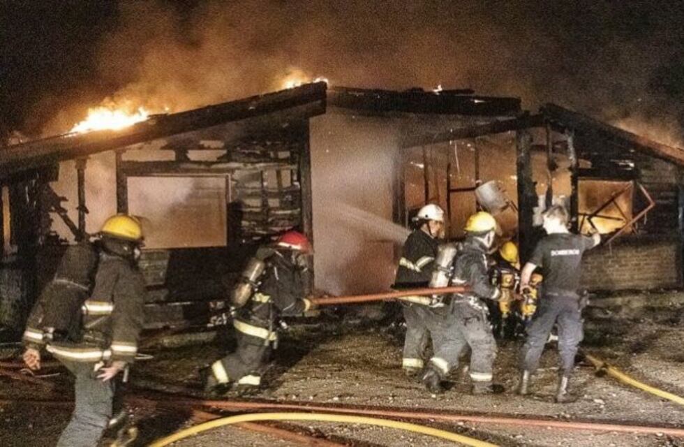 Bomberos sofocaron un incendio en cercanías del aeropuerto de Chapelco