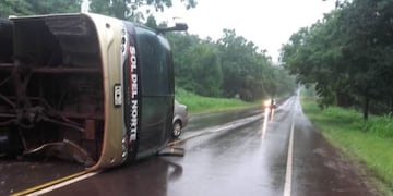 Se accidentó un micro sobre la Ruta Provincial 103\u002E (Foto: Misiones Online)