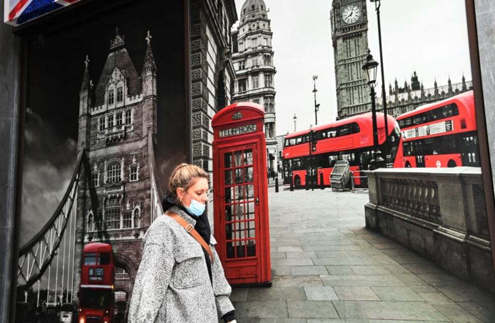 Boris Johnson anunció que el Reino Unido vuelve al confinamiento domiciliario