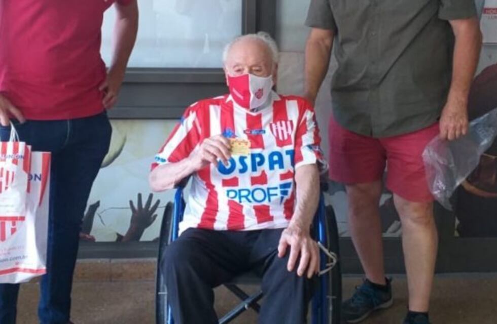 Unión agasajó a un hincha de 105 años que se recuperó de coronavirus