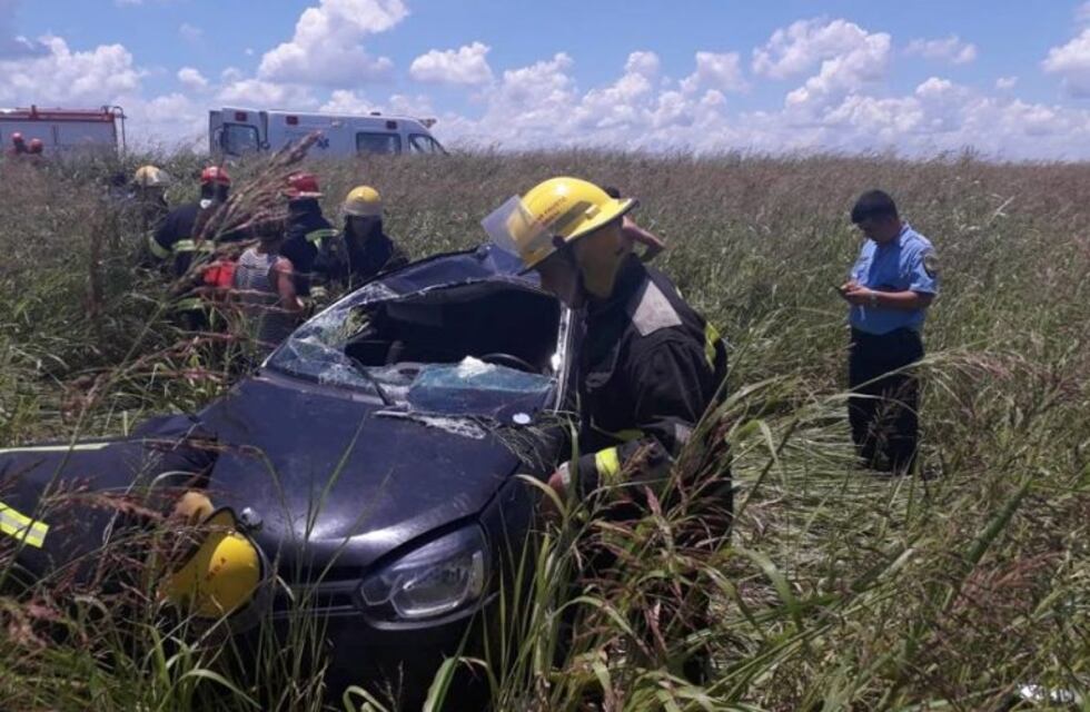 Leones: volcó un auto en Ruta Nacional Nº 9
