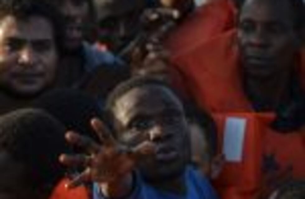 Italia: Recuperan seis cadáveres y rescatan a 1.164 personas en el mar