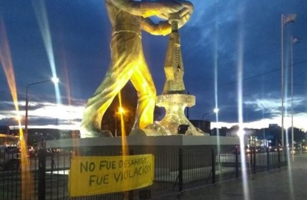 "No fue desahogo, fue violación", "cartelazo" en Caleta Olivia