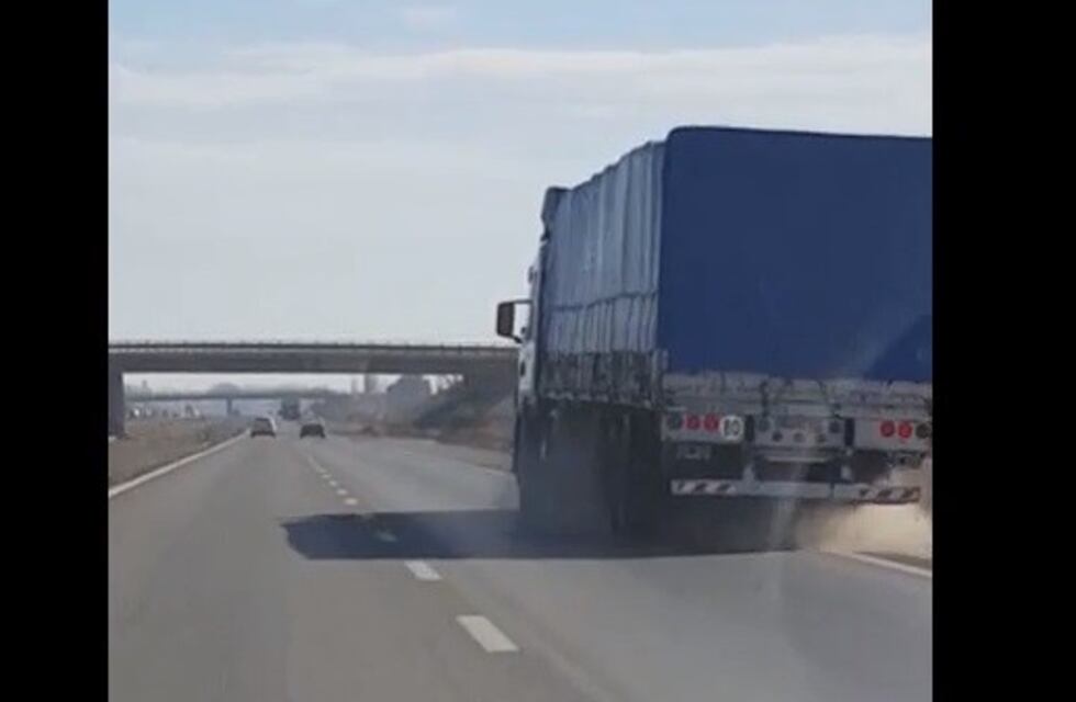 Detuvieron a un camionero alcoholizado en pleno Acceso Este de Mendoza