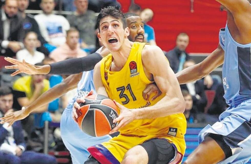 El basquetbolista de Las Varillas Leandro Bolmaro brilla en el Barcelona