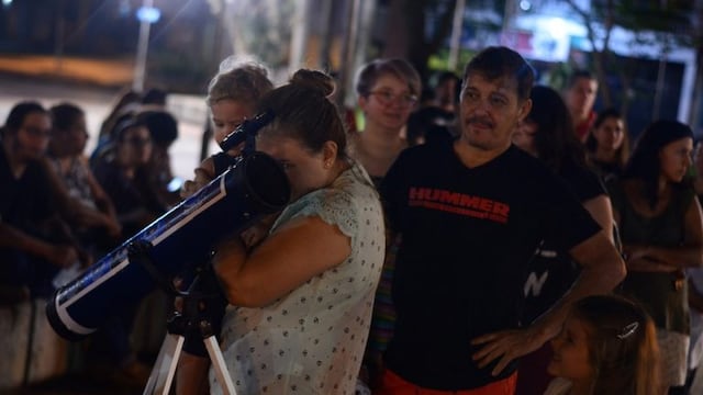 En Posadas, el detalle del rojo lunar se observó con telescopios de Astroamigos\u002E (MOL)