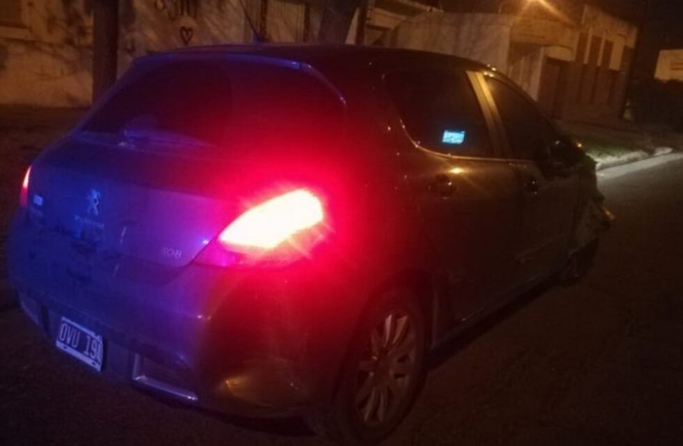 Un funcionario de la justicia chocó dos autos por conducir alcoholizado