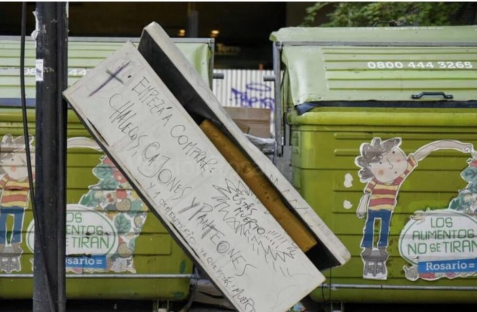 Apareció un extraño ataúd con una amenaza en plena peatonal Córdoba