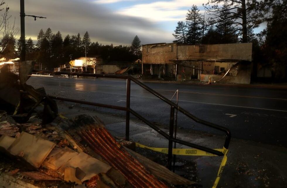 Ascienden a 83 los muertos por el devastador incendio en California