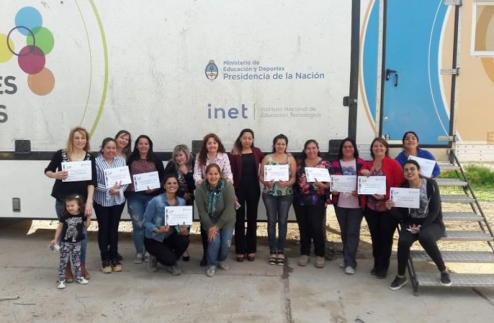 Lago Posadas: finalizó el taller textil e indumentaria que se realizó en Aula Móvil