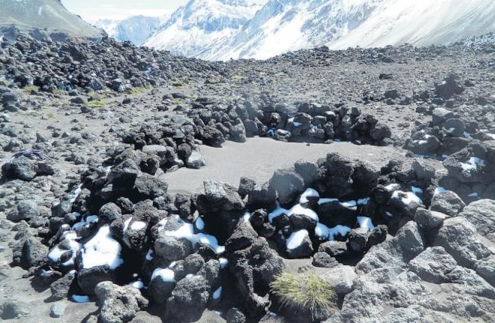 Hallan restos de pipas y vasijas de 1.500 años de antigüedad en El Indígeno