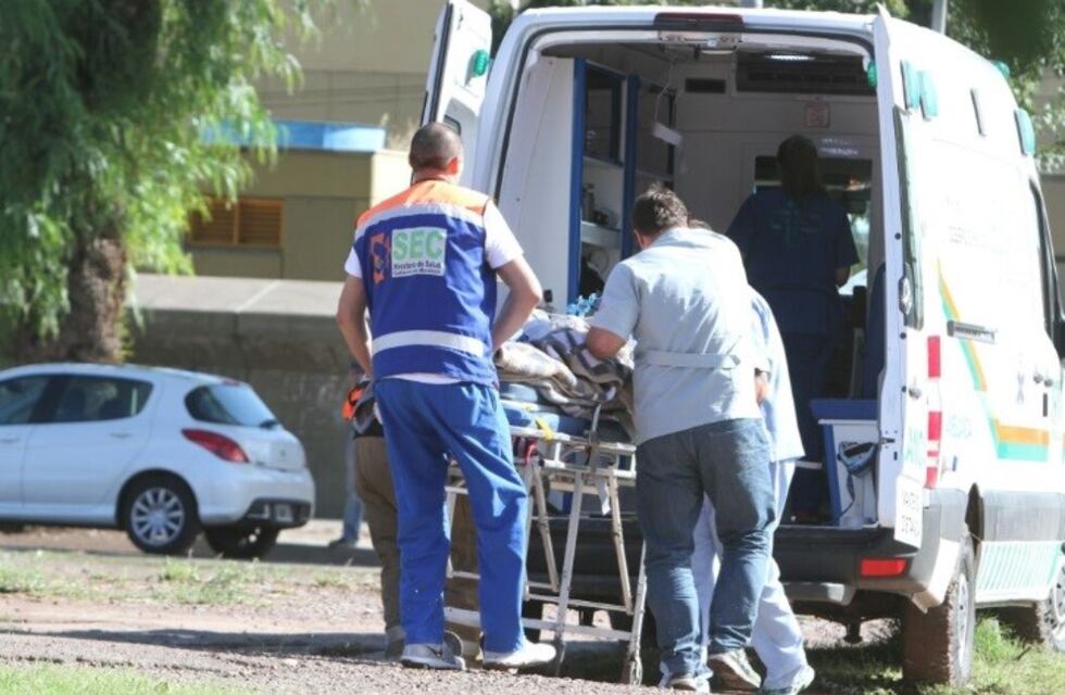 Una menor fue aplastada por un portón de tres metros y está internada en grave estado