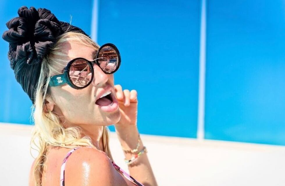 Las postales infartantes de Vicky Xipolitakis en el Caribe colombiano: "Modo fuego"