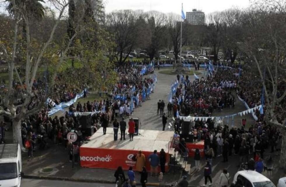 Más de 1200 alumnos prometieron lealtad a la bandera