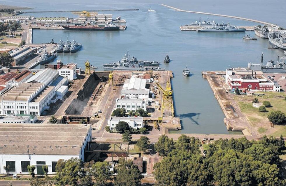Gestiones por la reactivación real del uso del Arsenal y diques de la Armada