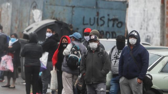 Casi la mitad de los hogares del AMBA tuvo menos ingresos en la pandemia. (Foto de archivo: EFE/Juan Ignacio Roncoroni)
