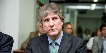 BAS01. BUENOS AIRES (ARGENTINA), 08/05/2017.- Fotografu00eda cedida por la Corte Suprema de Justicia de Argentina del exvicepresidente argentino Amado Boudou (2011-2015) durante su juicio hoy, lunes 8 de mayo de 2017, en Buenos Aires (Argentina). Los tribunales argentinos dieron inicio hoy al juicio oral contra Boudou por presuntas irregularidades en la compra de un automu00f3vil, informaron fuentes judiciales. La causa, que estu00e1 a cargo de la fiscal Stella Maris Scandura, investiga la presunta transferencia irregular con datos falsos de un vehu00edculo Honda CRX en 2003 a nombre de Boudou, quien tambiu00e9n fue ministro de Economu00eda entre 2009 y 2011. EFE/CORTE SUPREMA JUSTICIA ARG/SOLO USO EDITORIAL/NO VENTAS ciudad de buenos aires Amado Boudou primer juicio al ex vicepresidente de la nacion juicio ex vicepresidente de la nacion por falsificacion de documentos de un auto