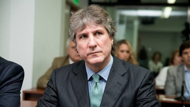 BAS01. BUENOS AIRES (ARGENTINA), 08/05/2017.- Fotografu00eda cedida por la Corte Suprema de Justicia de Argentina del exvicepresidente argentino Amado Boudou (2011-2015) durante su juicio hoy, lunes 8 de mayo de 2017, en Buenos Aires (Argentina). Los tribunales argentinos dieron inicio hoy al juicio oral contra Boudou por presuntas irregularidades en la compra de un automu00f3vil, informaron fuentes judiciales. La causa, que estu00e1 a cargo de la fiscal Stella Maris Scandura, investiga la presunta transferencia irregular con datos falsos de un vehu00edculo Honda CRX en 2003 a nombre de Boudou, quien tambiu00e9n fue ministro de Economu00eda entre 2009 y 2011. EFE/CORTE SUPREMA JUSTICIA ARG/SOLO USO EDITORIAL/NO VENTAS ciudad de buenos aires Amado Boudou primer juicio al ex vicepresidente de la nacion juicio ex vicepresidente de la nacion por falsificacion de documentos de un auto