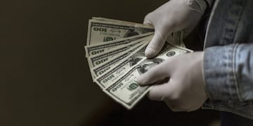 El dólar oficial cerró a $ 69,31 y el contado con liquidación superó los $117\u002E