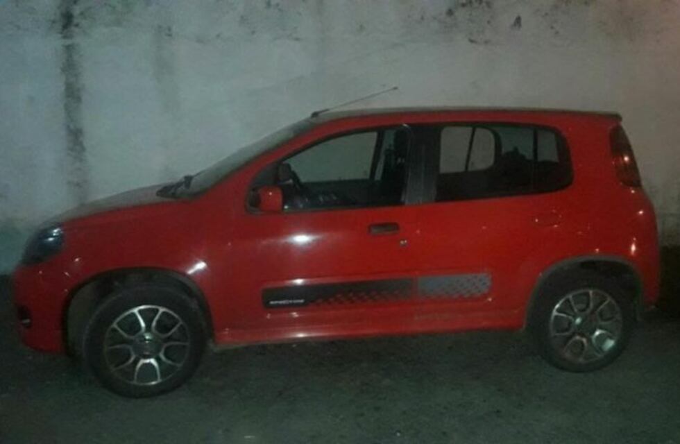 Hallaron un auto abandonado en barrio Alto Verde que había sido robado a una mujer el domingo