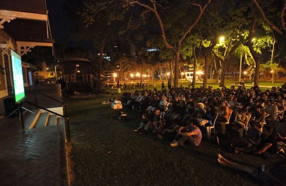 Fútbol para Todos: presentan proyecto para transmitir los partidos en espacios públicos