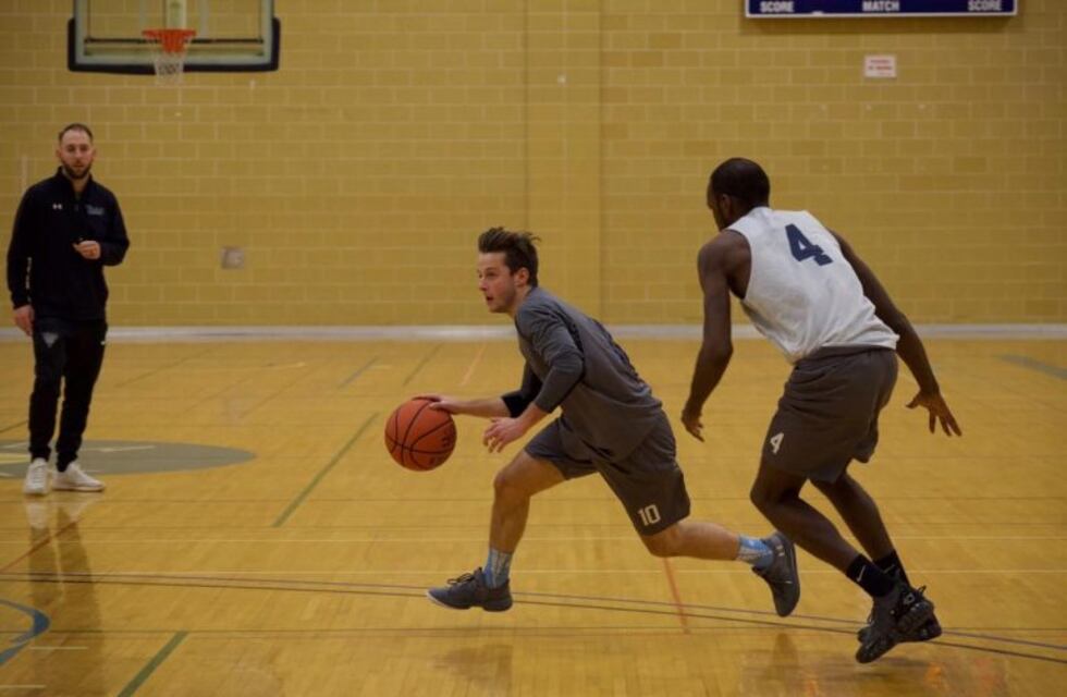 El joven de Arroyito Milos Ventura es jugador del Villa María College