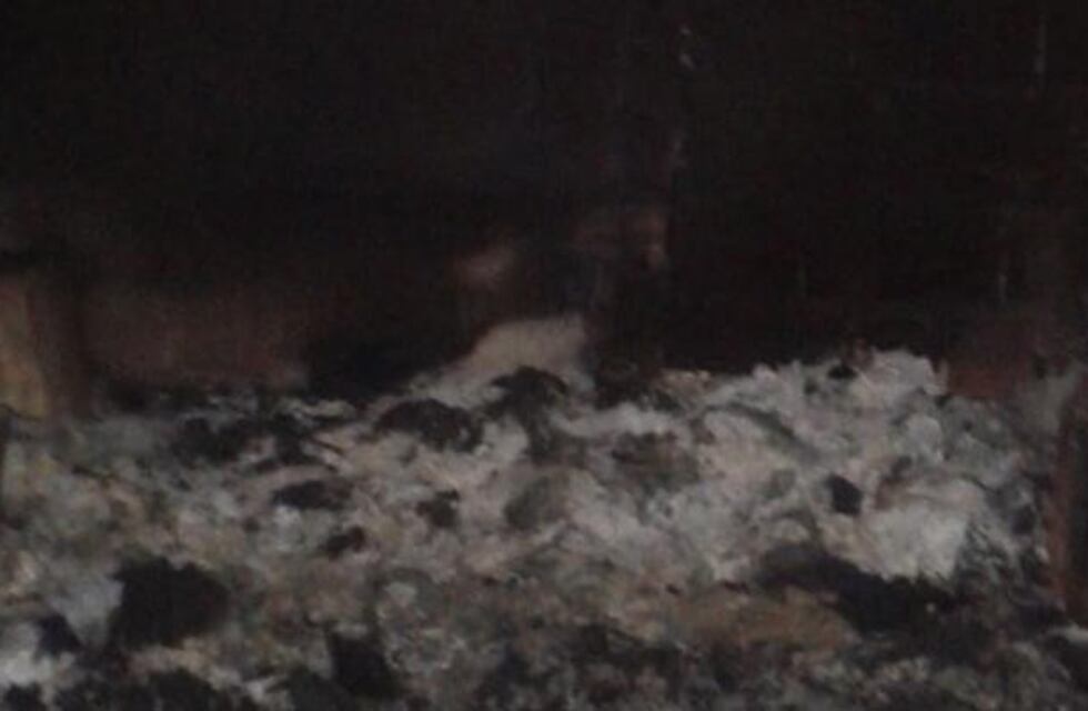 Una familia se encontró con su casa incendiada y se quedaron con lo puesto