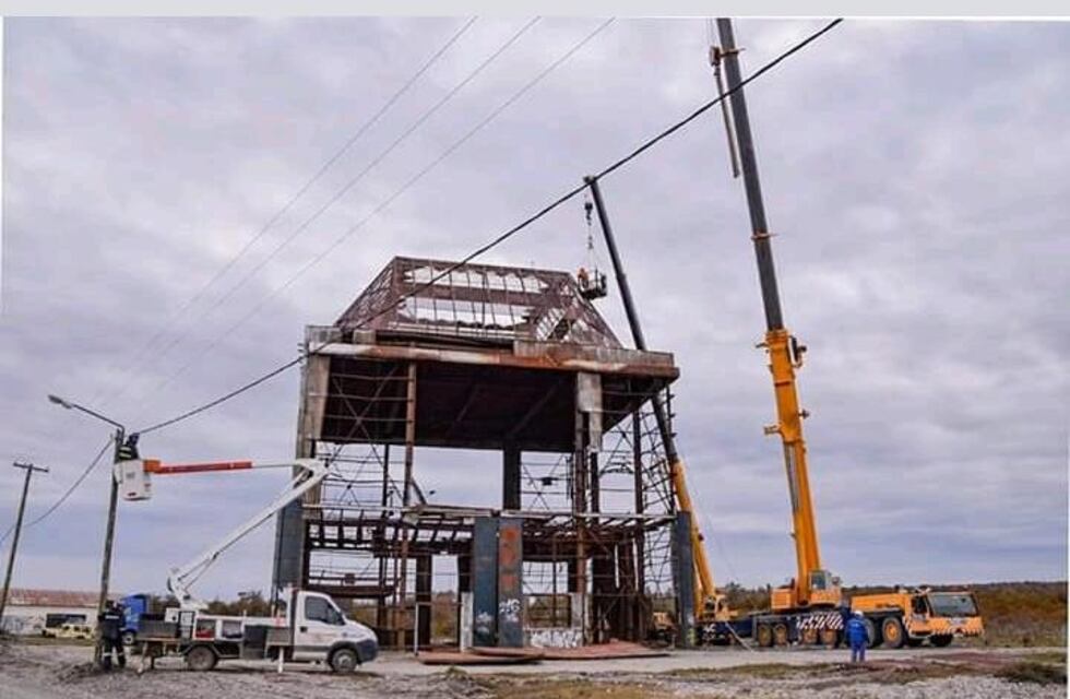 Una empresa privada comenzó el desarme del EOLO como aporte a la sociedad
