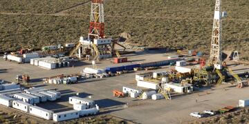 Un pozo de YPF en actividad de Loma Campana\u002E