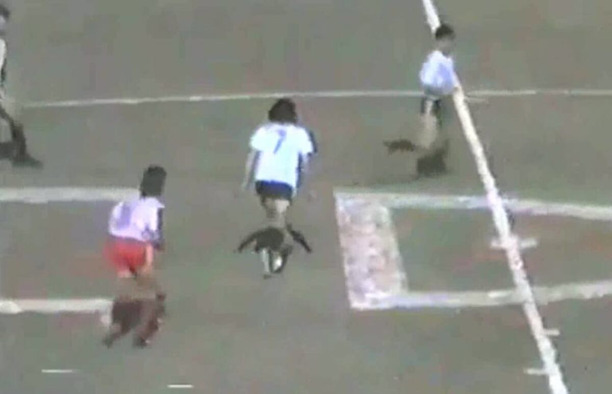 El ex Central Córdoba se puso la camiseta de Argentino de Monte Maíz en 1988 (@pablogrecco5)