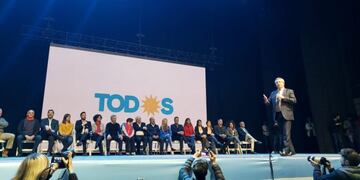 Alberto Fernández cierra su campaña en Córdoba en un acto en el Orfeo\u002E