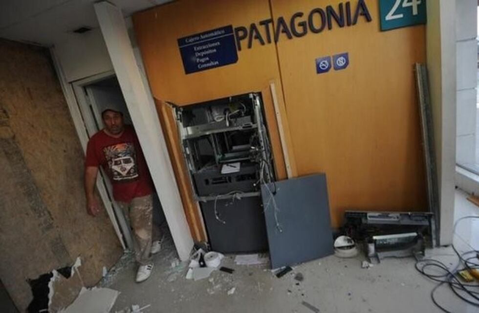 Delincuentes intentaron robar un cajero haciéndolo explotar con gas