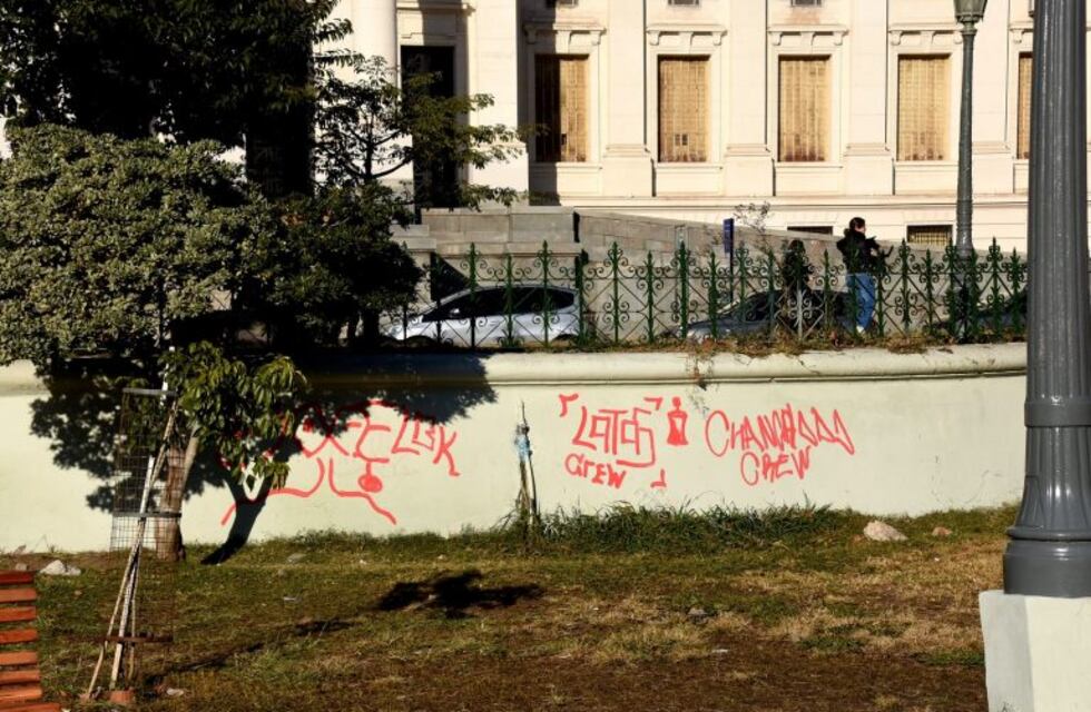 Vandalizaron espacios del Paseo Sobremonte que estaba en pleno proceso de puesta en valor