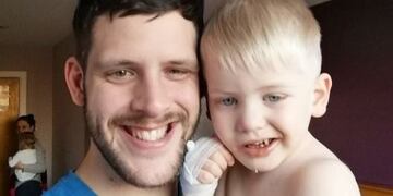 Wesley Lacey y Rebecca Oldham junto a su hijo Jack