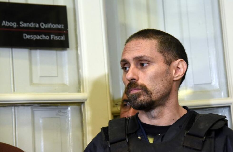 Ibar Pérez Corradi soltó decenas de cucarachas y la audiencia fue interrumpida