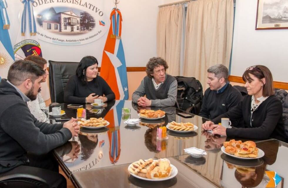 Legislatura: "el país es mucho más que Buenos Aires dijo el periodista Pedro Brieger"