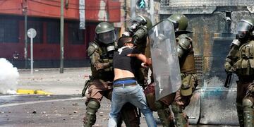 Crisis en Chile: las verificaciones de Chequeado sobre el contenido que se viraliza en las redes\u002E (REUTERS)
