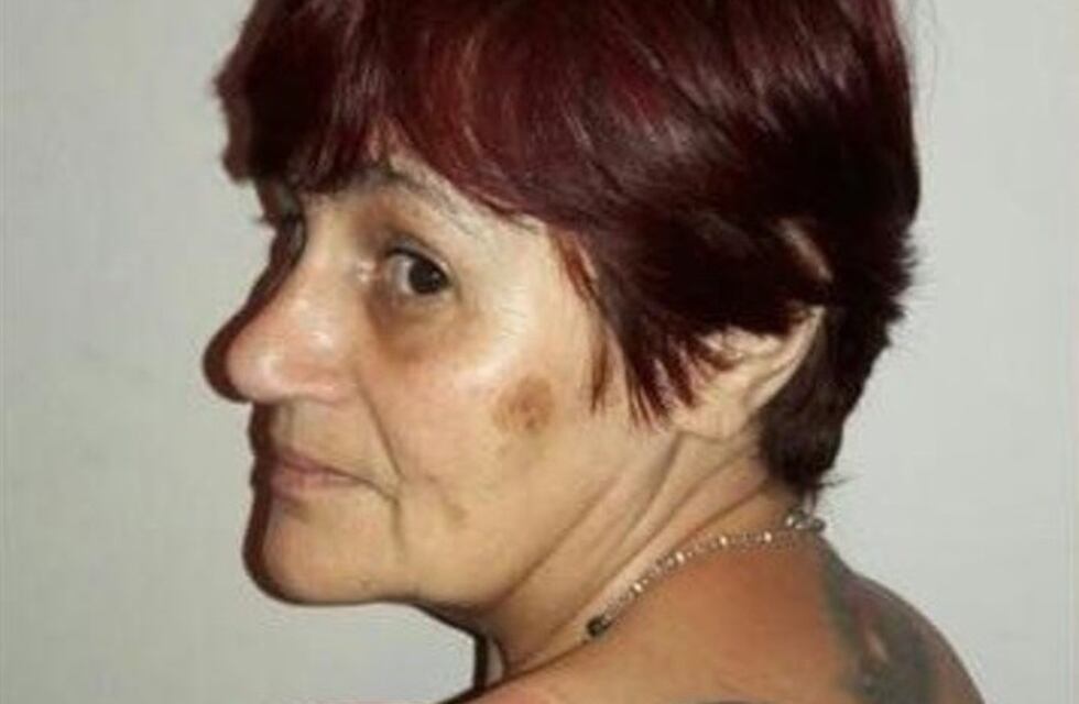 Tiene 54 años y se tatuó la cara de Messi en la espalda