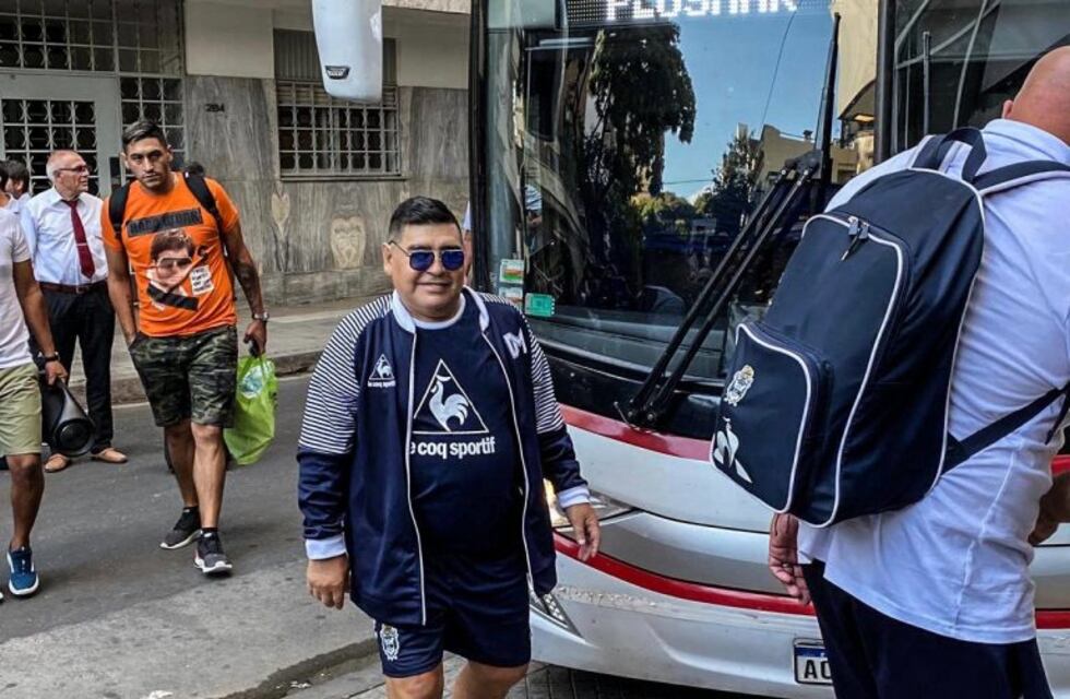 Maradona llegó a Rosario y desató la locura
