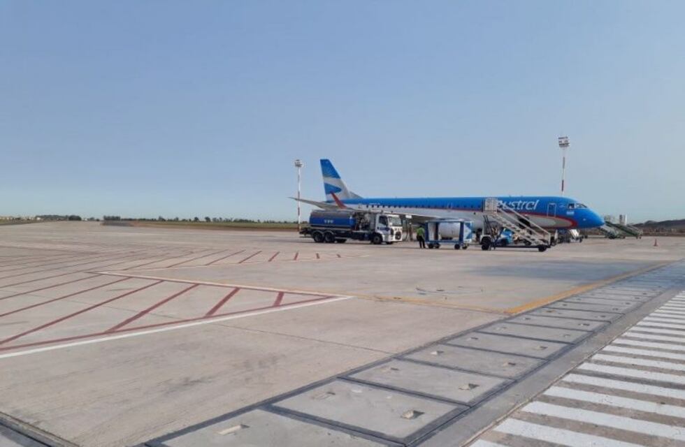 El aeropuerto amplía el estacionamiento y renueva el paseo comercial