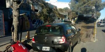 vehículos mal estacionados en carril de la ambulancia\u002E