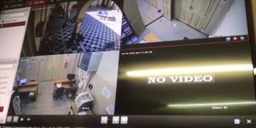 Hay por lo menos una cámara en la mayoría de los sitios donde las víctimas hacen la denuncia\u002E En algunas, ascienden a cuatro, y muestran la actividad en mesas de entrada y salas de espera\u002E