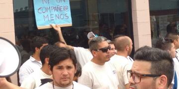 Asamblea de los trabajadores de General Motors en la planta de Alvear, Santa Fe.
