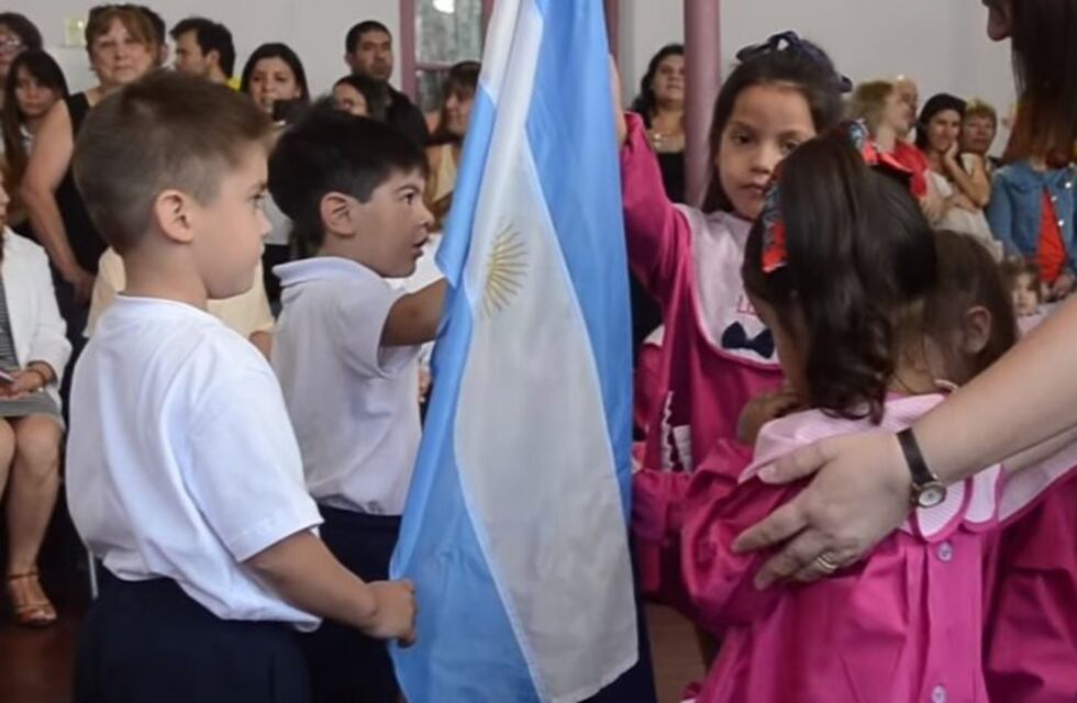Ocho varones comenzaron las clases en la escuela "Paula Domínguez de Bazán"