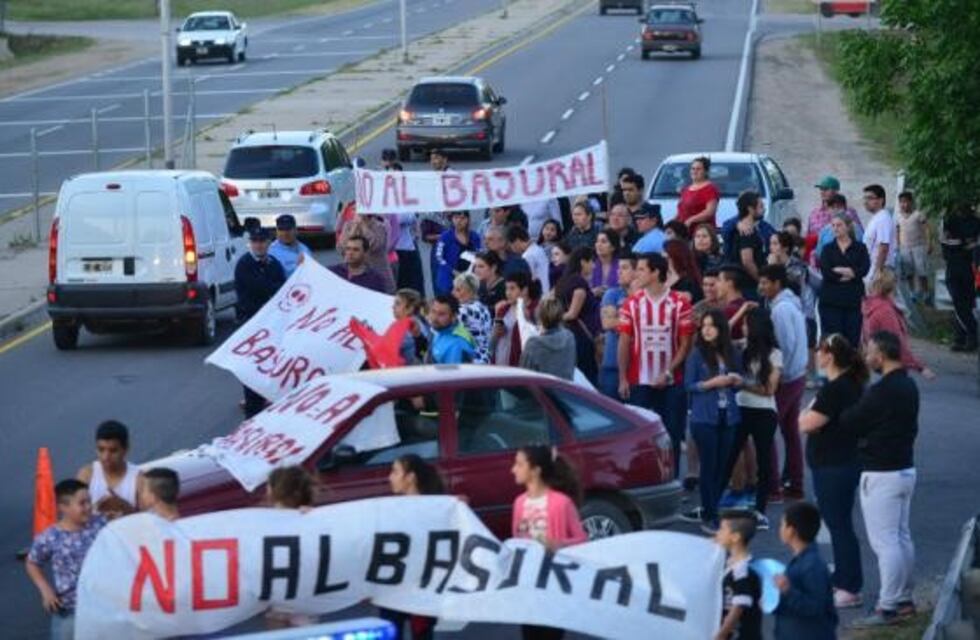 Un barrio de pie contra el basural