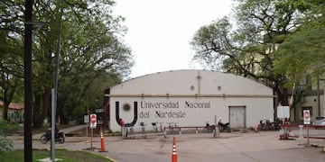 Entrada al predio de la UNNE (Web)\u002E