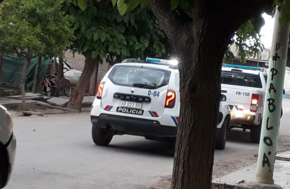 Le dio un brote psicótico y tomó de rehén a su mamá